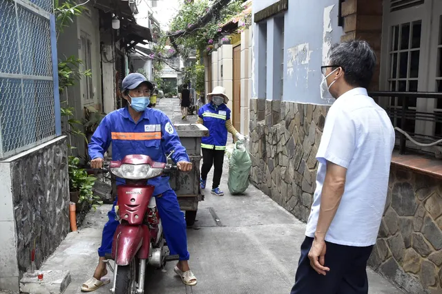 Phó Thủ tướng Vũ Đức Đam gặp gỡ, động viên shipper, người dân TP Hồ Chí Minh - Ảnh 6.