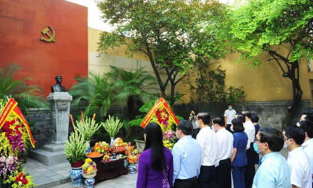 Dâng hương tưởng niệm 90 năm ngày mất của Tổng Bí thư Trần Phú - Ảnh 1.