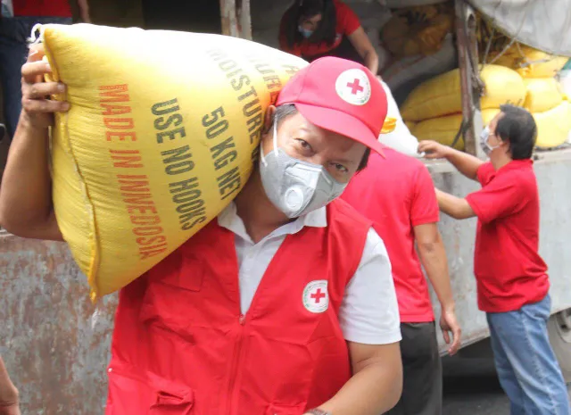 Hội Chữ thập Đỏ Việt Nam tiếp tục kêu gọi ủng hộ phòng, chống dịch COVID-19 - Ảnh 2.