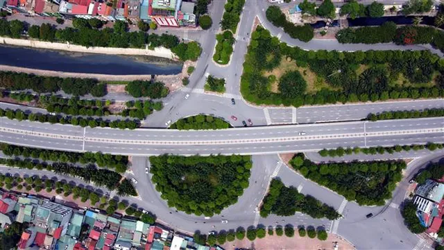Ảnh: Đường phố Hà Nội vắng vẻ sau 2 tuần giãn cách xã hội - Ảnh 3. Ảnh: Đường phố Hà Nội vắng vẻ sau 2 tuần giãn cách xã hội - Ảnh 3.