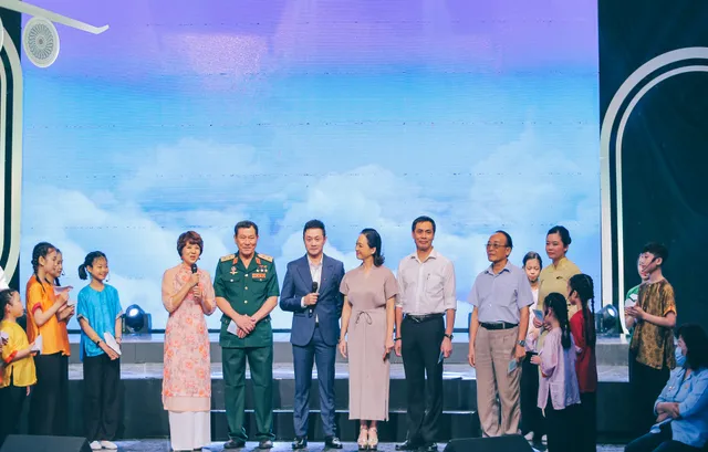 Ký ức bầu trời đầu tiên của dàn khách Quán thanh xuân: Ôn lại quá khứ để yêu hơn hiện tại - Ảnh 5. Ký ức bầu trời đầu tiên của dàn khách Quán thanh xuân: Ôn lại quá khứ để yêu hơn hiện tại - Ảnh 5.
