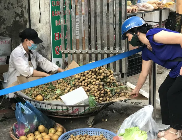 Nhãn giảm giá sâu còn 8.000 đồng/kg, người dân âu sầu mang quả vào lò sấy - Ảnh 4. Nhãn giảm giá sâu còn 8.000 đồng/kg, người dân âu sầu mang quả vào lò sấy - Ảnh 4.