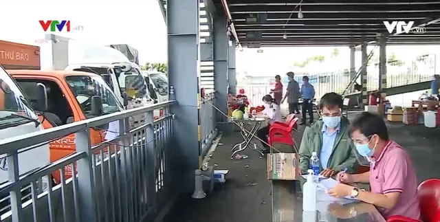 Cần Thơ kiểm soát sức khỏe lái xe từ điểm trung chuyển hàng hóa - Ảnh 1. Cần Thơ kiểm soát sức khỏe lái xe từ điểm trung chuyển hàng hóa - Ảnh 1.