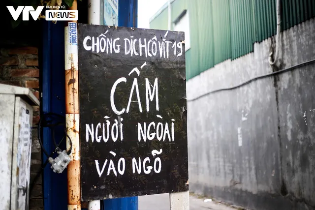 Phố phường Hà Nội thời “ giăng dây, dựng rào” chống đại dịch - Ảnh 8. Phố phường Hà Nội thời “ giăng dây, dựng rào” chống đại dịch - Ảnh 8.