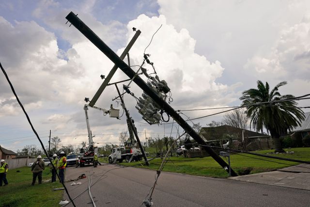 Bang Louisiana thiệt hại lớn về lưới điện do bão Ida, hơn 1 triệu khách hàng bị mất điện - Ảnh 2.