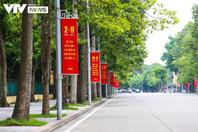 Vẻ đẹp thật khác của Hà Nội trong ngày Quốc khánh - Ảnh 2. Vẻ đẹp thật khác của Hà Nội trong ngày Quốc khánh - Ảnh 2.