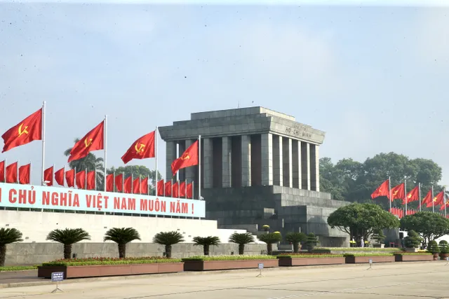 Lãnh đạo Đảng, Nhà nước vào Lăng viếng Chủ tịch Hồ Chí Minh nhân kỷ niệm 76 năm Quốc khánh 2/9 - Ảnh 2. Lãnh đạo Đảng, Nhà nước vào Lăng viếng Chủ tịch Hồ Chí Minh nhân kỷ niệm 76 năm Quốc khánh 2/9 - Ảnh 2.
