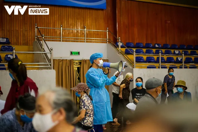 Sự chuyên nghiệp và ngăn nắp bên trong cơ sở tiêm vaccine COVID-19 tại Hà Nội - Ảnh 7. Sự chuyên nghiệp và ngăn nắp bên trong cơ sở tiêm vaccine COVID-19 tại Hà Nội - Ảnh 7.