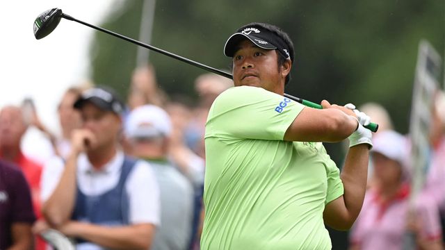 Kiradech Aphibarnrat dẫn đầu sau vòng 2 BMW PGA Championship 2021 - Ảnh 1.