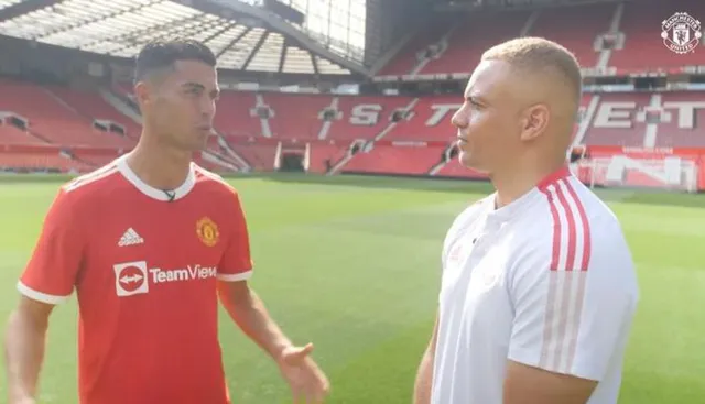 Chùm ảnh: Cristiano Ronaldo trở lại sân Old Trafford - Ảnh 11.
