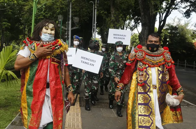 Indonesia khó khăn trong tìm kiếm nguồn vaccine COVID-19 - Ảnh 1.