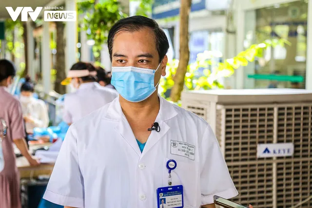Hàng ngàn phụ nữ mang thai đi tiêm phòng vaccine COVID-19 ở Hà Nội - Ảnh 4. Hàng ngàn phụ nữ mang thai đi tiêm phòng vaccine COVID-19 ở Hà Nội - Ảnh 4.