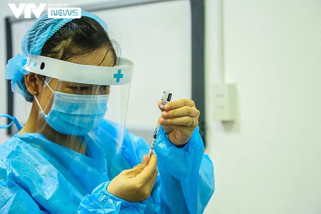 Hàng ngàn phụ nữ mang thai đi tiêm phòng vaccine COVID-19 ở Hà Nội - Ảnh 9. Hàng ngàn phụ nữ mang thai đi tiêm phòng vaccine COVID-19 ở Hà Nội - Ảnh 9.