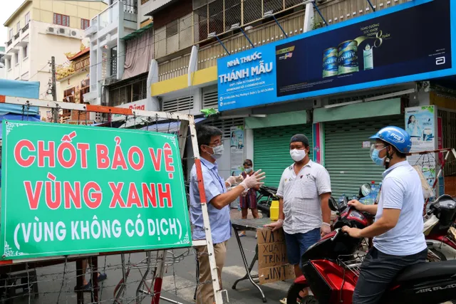 Bí thư Thành ủy TP Hồ Chí Minh: Giãn cách nghiêm ngặt không thể kéo dài đến quá sức chịu đựng - Ảnh 2.