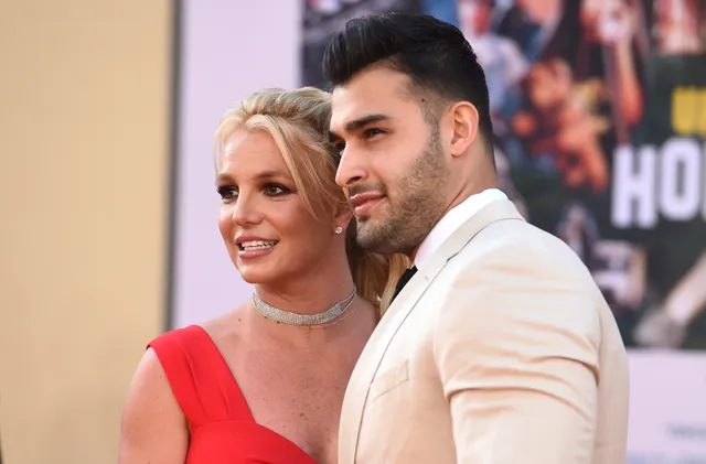 Britney Spears đã bị bỏ rơi nhiều tháng trước ly hôn - Ảnh 1.