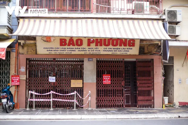 Hà Nội: Tạm đóng cửa tiệm bánh trung thu Bảo Phương vì để khách chen lấn - Ảnh 1. Hà Nội: Tạm đóng cửa tiệm bánh trung thu Bảo Phương vì để khách chen lấn - Ảnh 1.