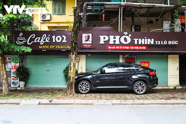 Khách hàng hồ hởi, quán ăn cháy hàng trong ngày đầu mở bán trở lại - Ảnh 13. Khách hàng hồ hởi, quán ăn cháy hàng trong ngày đầu mở bán trở lại - Ảnh 13.