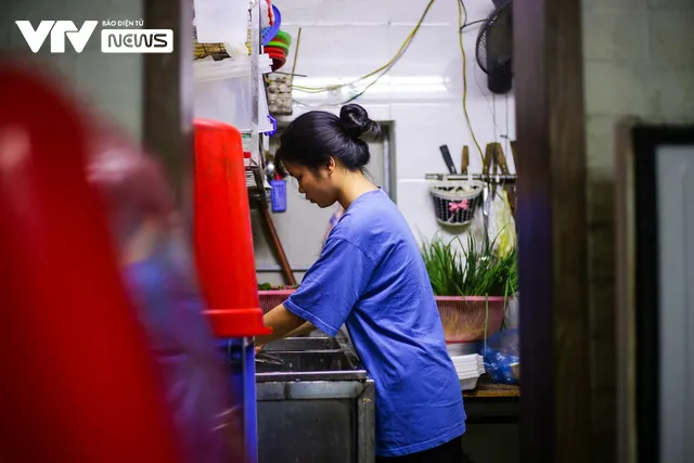 Hàng quán Hà Nội tay năm, tay mười chuẩn bị cho thời khắc mở cửa sau 2 tháng giãn cách - Ảnh 7. Hàng quán Hà Nội tay năm, tay mười chuẩn bị cho thời khắc mở cửa sau 2 tháng giãn cách - Ảnh 7.