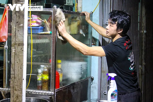 Hàng quán Hà Nội tay năm, tay mười chuẩn bị cho thời khắc mở cửa sau 2 tháng giãn cách - Ảnh 10. Hàng quán Hà Nội tay năm, tay mười chuẩn bị cho thời khắc mở cửa sau 2 tháng giãn cách - Ảnh 10.