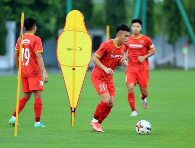 ĐT U22 Việt Nam tập luyện trở lại, chuẩn bị cho Vòng loại U23 châu Á 2022 - Ảnh 2.