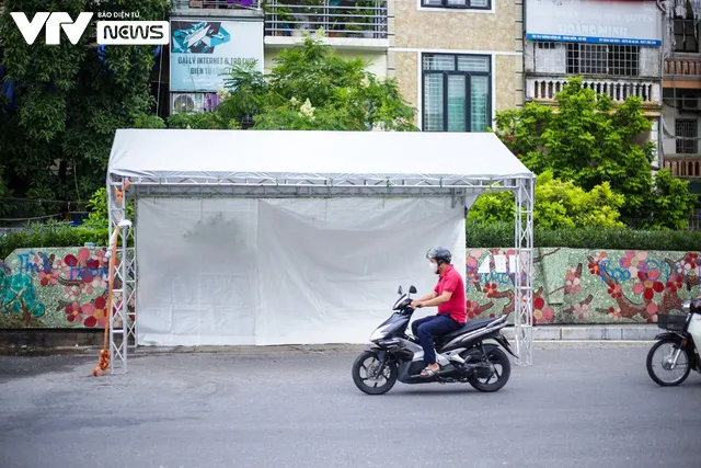 Lực lượng chức năng Hà Nội gỡ bỏ chốt kiểm soát ở 19 quận, huyện thuộc Vùng 1 - Ảnh 6. Lực lượng chức năng Hà Nội gỡ bỏ chốt kiểm soát ở 19 quận, huyện thuộc Vùng 1 - Ảnh 6.