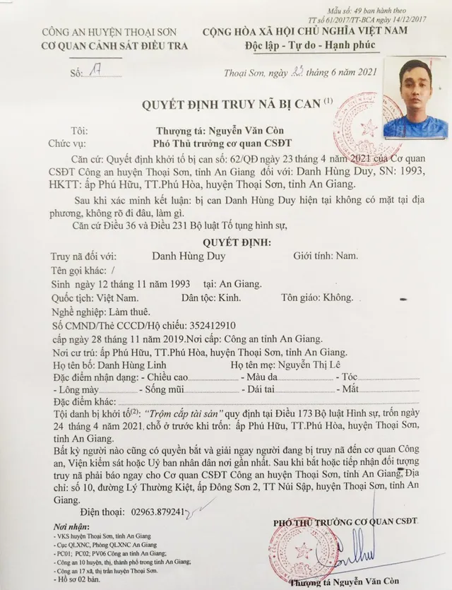 Đối tượng trộm điện thoại khi đang trốn truy nã bị tổ chống dịch tóm gọn - Ảnh 1.