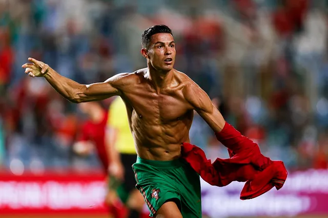 Ronaldo lập kỷ lục ghi bàn, Bồ Đào Nha ngược dòng nghẹt thở - Ảnh 2.