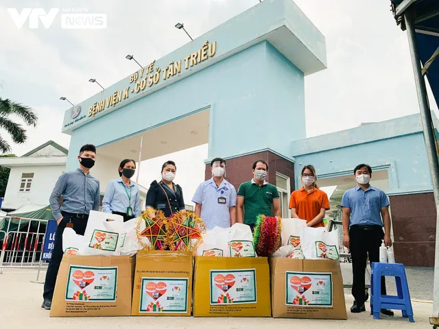 “Tết Trung thu - Tết của sẻ chia” mang yêu thương trao gửi bệnh nhi - Ảnh 15. “Tết Trung thu - Tết của sẻ chia” mang yêu thương trao gửi bệnh nhi - Ảnh 15.