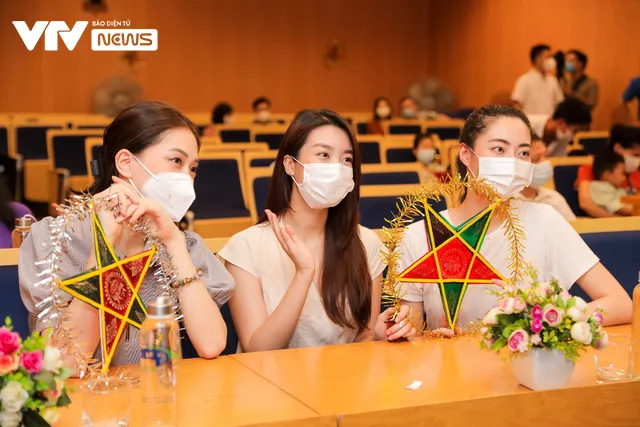 “Tết Trung thu - Tết của sẻ chia” mang yêu thương trao gửi bệnh nhi - Ảnh 5. “Tết Trung thu - Tết của sẻ chia” mang yêu thương trao gửi bệnh nhi - Ảnh 5.