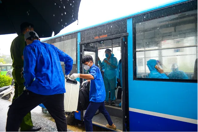 Người dân tại ổ dịch Thanh Xuân Trung trở về nhà sau 21 ngày thực hiện cách ly - Ảnh 4. Người dân tại ổ dịch Thanh Xuân Trung trở về nhà sau 21 ngày thực hiện cách ly - Ảnh 4.