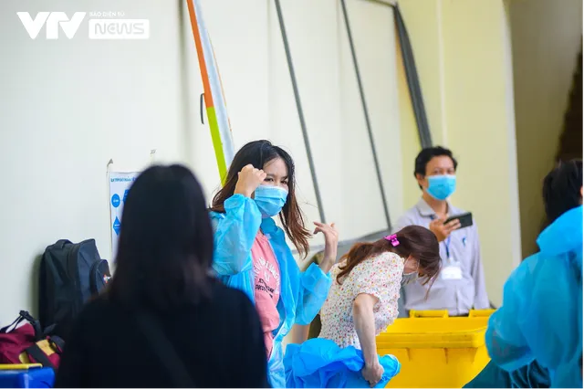 Người dân tại ổ dịch Thanh Xuân Trung trở về nhà sau 21 ngày thực hiện cách ly - Ảnh 6. Người dân tại ổ dịch Thanh Xuân Trung trở về nhà sau 21 ngày thực hiện cách ly - Ảnh 6.