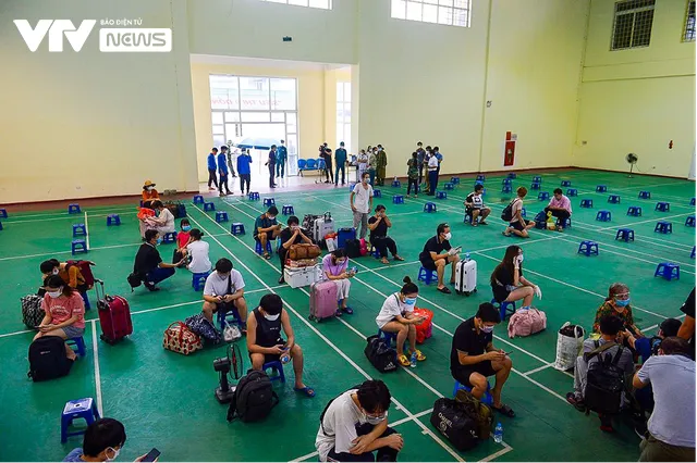 Người dân tại ổ dịch Thanh Xuân Trung trở về nhà sau 21 ngày thực hiện cách ly - Ảnh 7. Người dân tại ổ dịch Thanh Xuân Trung trở về nhà sau 21 ngày thực hiện cách ly - Ảnh 7.