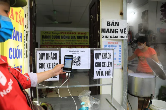 Hà Nội bắt buộc các nhà hàng, quán ăn được mở cửa phải tạo điểm quét QR Code - Ảnh 2. Hà Nội bắt buộc các nhà hàng, quán ăn được mở cửa phải tạo điểm quét QR Code - Ảnh 2.
