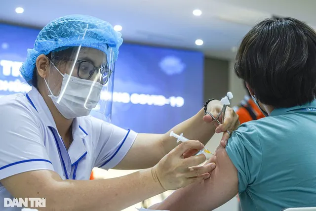 Hà Nội: Gần 1 triệu người tiêm đủ 2 mũi vaccine, hơn 300 người liên quan ca F0 tử vong âm tính - Ảnh 1.