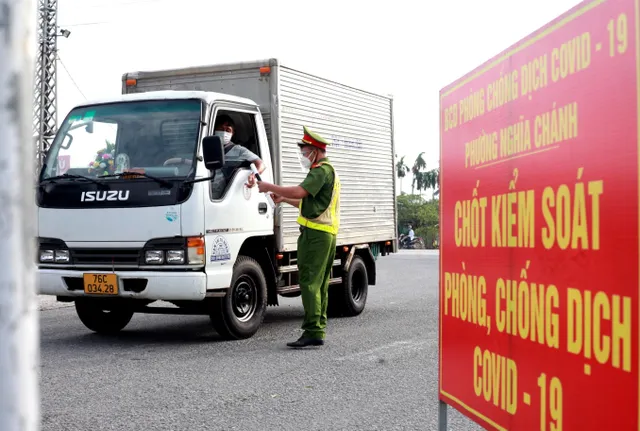 Mở cửa kinh tế: Cần đồng bộ giải pháp, bắt đầu từ đi lại - Ảnh 3.