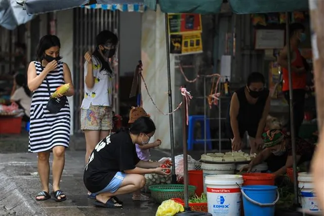 Nhịp sống bình thường mới dần trở lại với người dân phường Chương Dương (Hà Nội) - Ảnh 8. Nhịp sống bình thường mới dần trở lại với người dân phường Chương Dương (Hà Nội) - Ảnh 8.