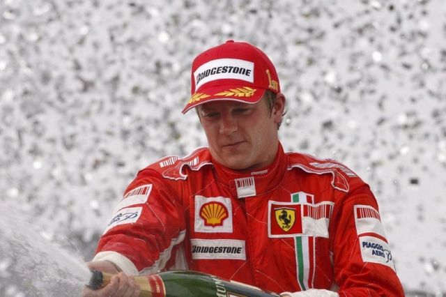 Nhìn lại dấu ấn trong sự nghiệp Kimi Raikkonen - Ảnh 1.