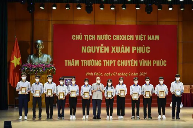 Chủ tịch nước: Thực hiện tốt phương châm trường học an toàn, học sinh tích cực - Ảnh 3.