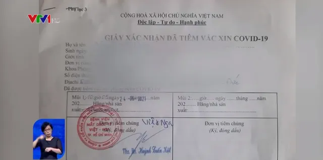 Tiêm vaccine COVID-19 mũi 2: Phường thiếu linh hoạt, người dân khó có “thẻ xanh vaccine” - Ảnh 1.