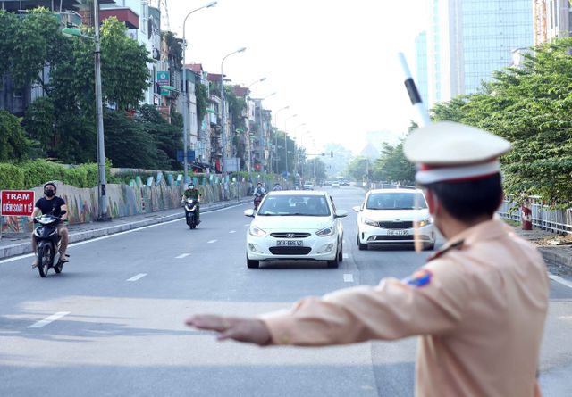 Phó Bí thư Thành ủy Hà Nội: Thành phố không thể giãn cách, phong tỏa mãi - Ảnh 2.