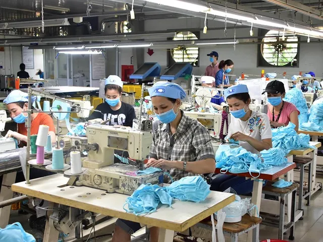 Cạn dòng tiền, doanh nghiệp thở oxy - Ảnh 1. Cạn dòng tiền, doanh nghiệp thở oxy - Ảnh 1.