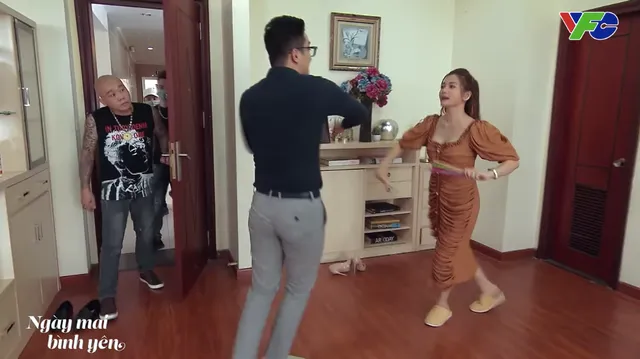 Ngày mai bình yên - Tập 9: Chồng cũ của dì Mai vừa xuất hiện, đám côn đồ đã ập đến - Ảnh 3. Ngày mai bình yên - Tập 9: Chồng cũ của dì Mai vừa xuất hiện, đám côn đồ đã ập đến - Ảnh 3.