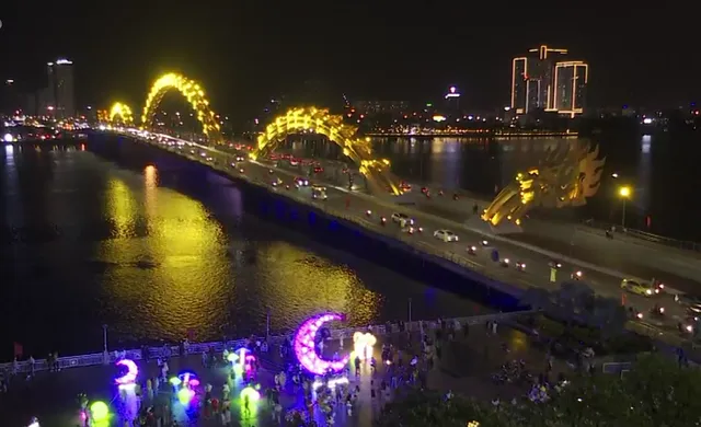 Người dân cả nước đón năm mới 2022 - Ảnh 2. Người dân cả nước đón năm mới 2022 - Ảnh 2.