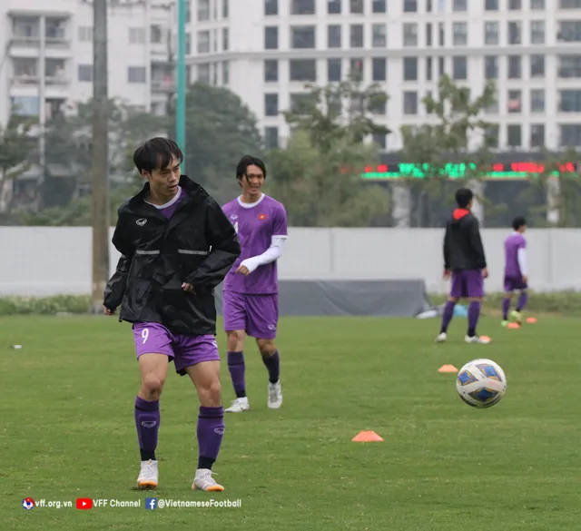 ĐT Việt Nam hứng khởi trong buổi tập đầu tiên của năm 2022 - Ảnh 7.