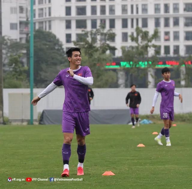 ĐT Việt Nam hứng khởi trong buổi tập đầu tiên của năm 2022 - Ảnh 8.