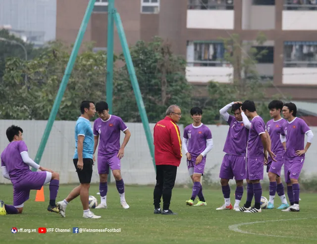 ĐT Việt Nam hứng khởi trong buổi tập đầu tiên của năm 2022 - Ảnh 10.