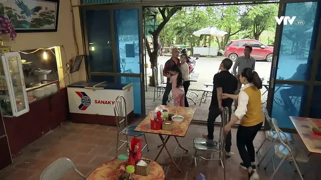 Phố trong làng - Tập 38: Càng thể hiện có tiền, Mến càng tức điên vì vẫn bị cả làng khinh - Ảnh 13. Phố trong làng - Tập 38: Càng thể hiện có tiền, Mến càng tức điên vì vẫn bị cả làng khinh - Ảnh 13.