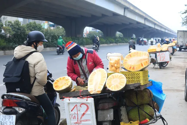 Ùn tắc cửa khẩu, mít, sầu riêng... đổ bộ đường phố Hà Nội - Ảnh 5. Ùn tắc cửa khẩu, mít, sầu riêng... đổ bộ đường phố Hà Nội - Ảnh 5.