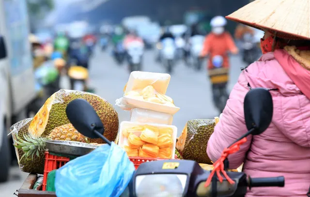 Ùn tắc cửa khẩu, mít, sầu riêng... đổ bộ đường phố Hà Nội - Ảnh 8. Ùn tắc cửa khẩu, mít, sầu riêng... đổ bộ đường phố Hà Nội - Ảnh 8.