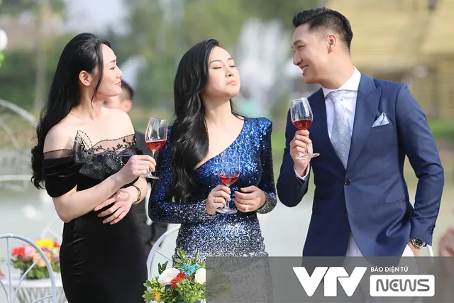 Gặp gỡ diễn viên truyền hình 2022: Shark Long Mạnh Trường và Nam giò Phương Oanh cực đẹp đôi - Ảnh 12. Gặp gỡ diễn viên truyền hình 2022: Shark Long Mạnh Trường và Nam giò Phương Oanh cực đẹp đôi - Ảnh 12.